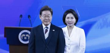 S. Korea's Lee and first lady cast ballots in early voting for June 3 elections