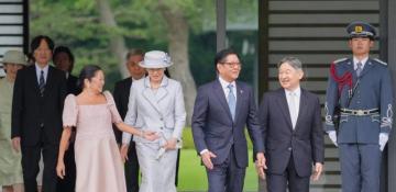 Philippine President Marcos welcomed with state ceremony in Japan
