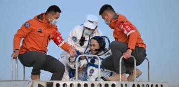 Shenzhou-21 crew lands in Beijing