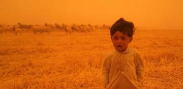 Sandstorm sweeps across Iraq leaving hundreds with breathing problems