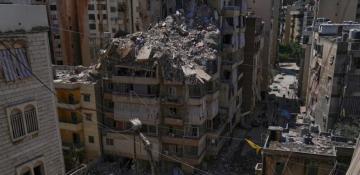 Israeli airstrikes and Hezbollah rockets continue despite ceasefire in Lebanon conflict