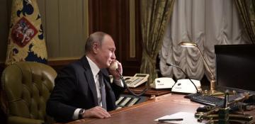 Putin bans mobile phones 