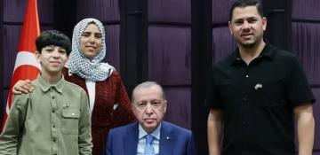 Erdogan meets young Palestinian creator in Istanbul