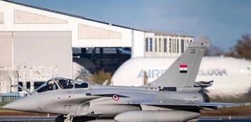 UAE and Egyptian presidents inspect Egyptian fighter jet unit