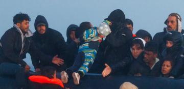 UK and France extend ‘one in, one out’ migrant returns scheme amid ongoing Channel crossings