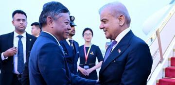 Pakistani PM shifts official China visit to Beijing for leadership talks -  VIDEO 