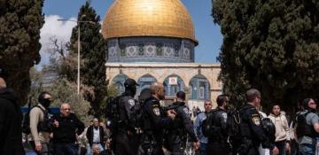 Mosque guards thwart attempt by illegal settlers to bring 