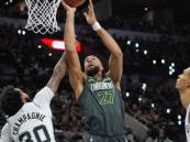 The hilarious way a Spurs fan tried to distract Rudy Gobert -  VIDEO 