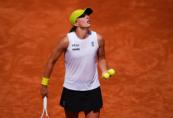 Swiatek overcomes McNally to reach Italian Open third round