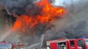 Firefighters battle massive blaze at Lokbatan warehouse in Baku -  VIDEO
