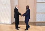 President Ilham Aliyev met with delegation led by President of Kenya