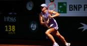 Swiatek storms past Jones in Roland Garros opener