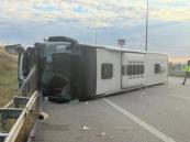 Passenger bus overturns in Türkiye, over 20 injured -  VIDEO 