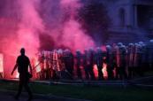 Police and protesters clash in Serbia as crowds demand president's exit - PHOTO