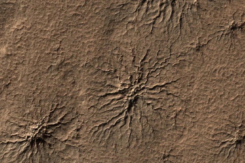 Curiosity rover captures strange spiderweb-like formations on Mars