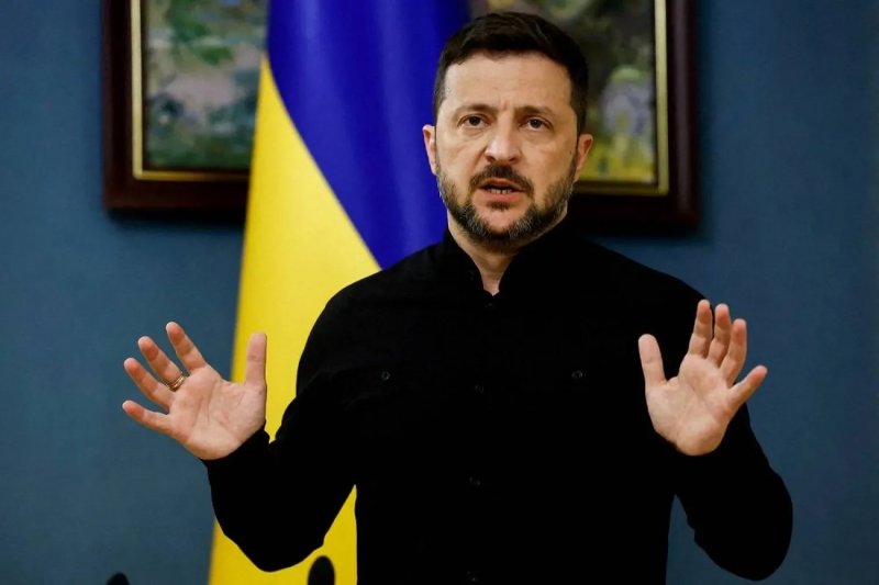 Zelenskiy warns of a potential large-scale Russian assault tonight