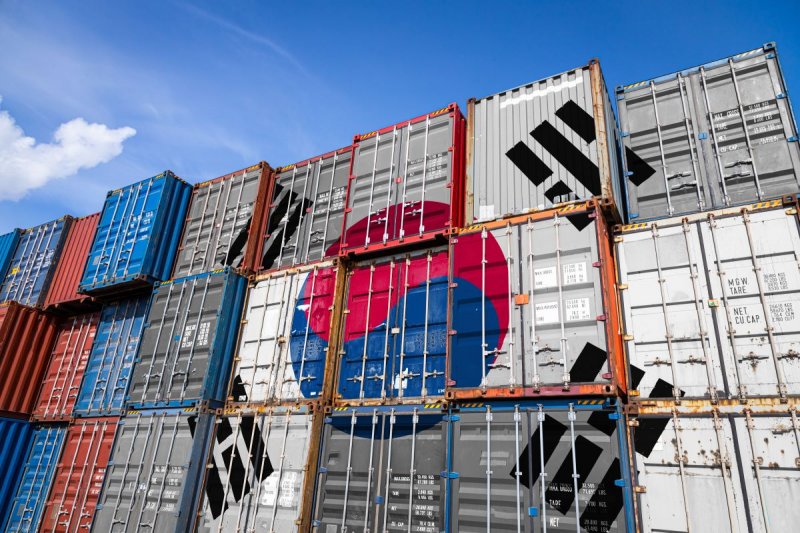 South Korea's exports hit record high on chip demand