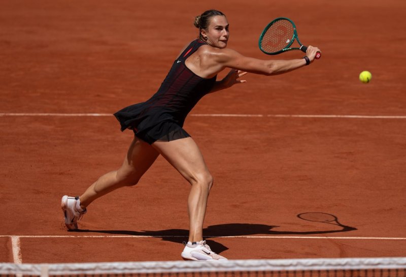 Sabalenka beats Osaka to reach French Open quarter-finals
