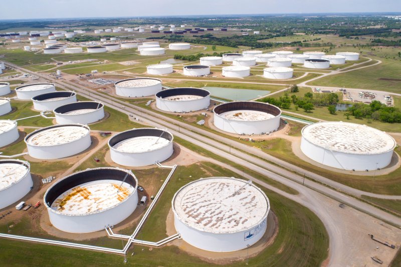 Oil prices dip as US-Iran talks weigh on markets