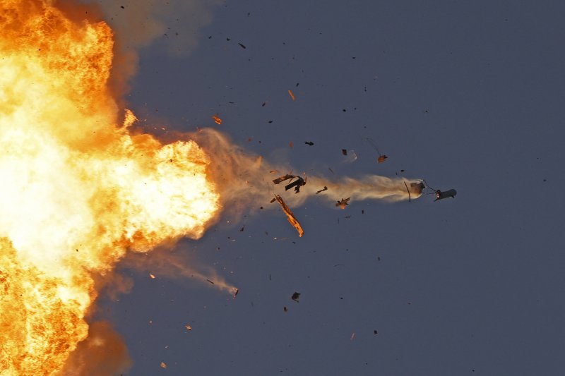 Can a partial Israel-Hezbollah de-escalation hold while fighting continues? 