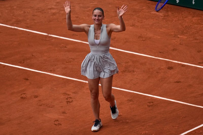 Kostyuk upsets Svitolina to reach French Open semis