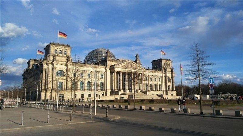 German employment falls while part-time working hours tick up