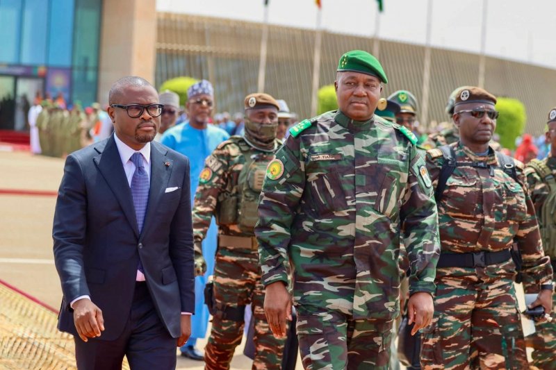 Niger, Benin pledge to strengthen ties, reopen border