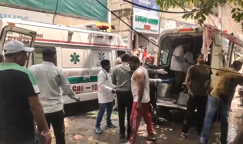 At least 18 killed in tragic Delhi restaurant fire -  VIDEO 
