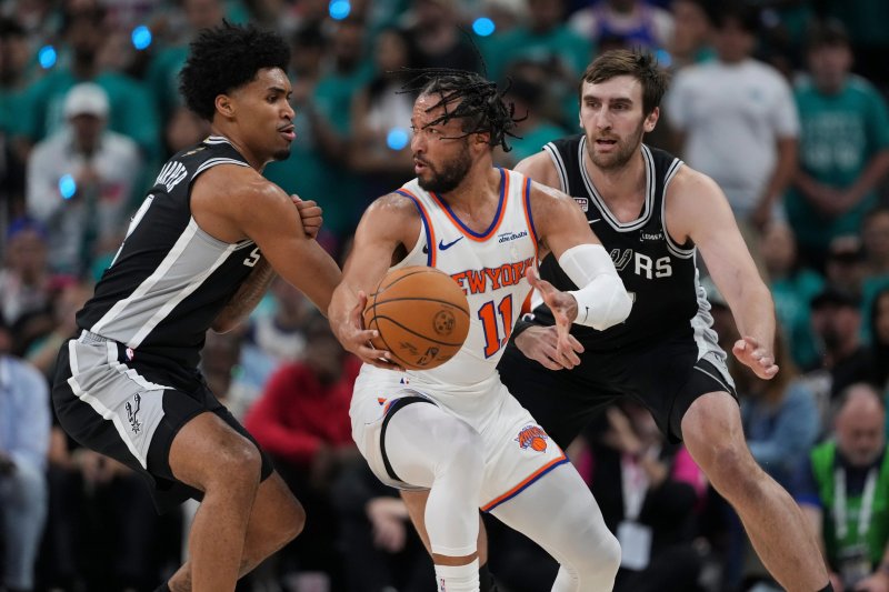 Knicks rally past Spurs to take NBA Finals opener