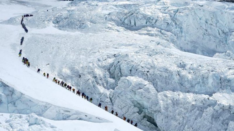 Nepali climber found alive after six days missing on Everest
