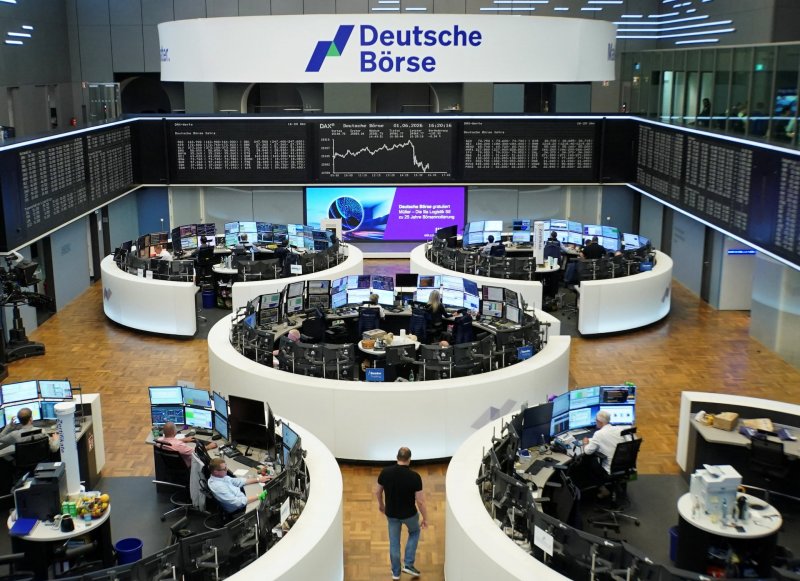 European shares steady with focus on geopolitical risks