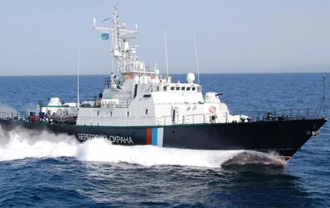 Ukrainian drones strike Russian border patrol ship in Crimea -  VIDEO 