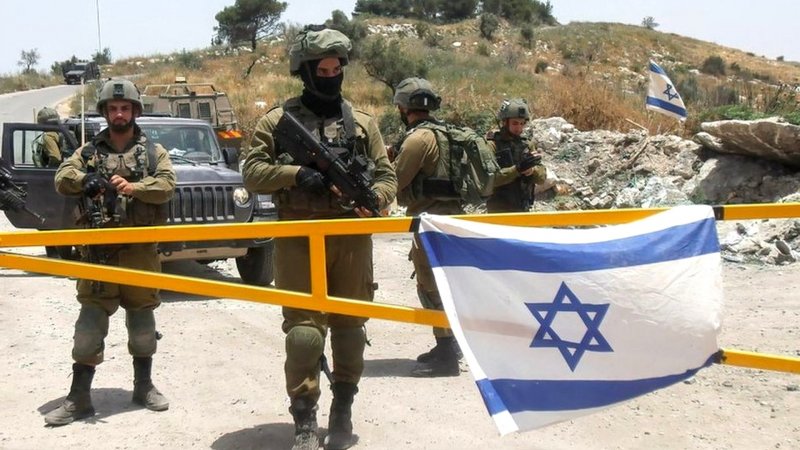 What is behind the UK ban on Israeli soldiers?