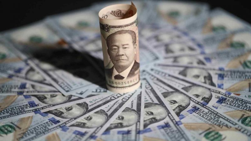 Japan reports largest-ever monthly drop in foreign reserves