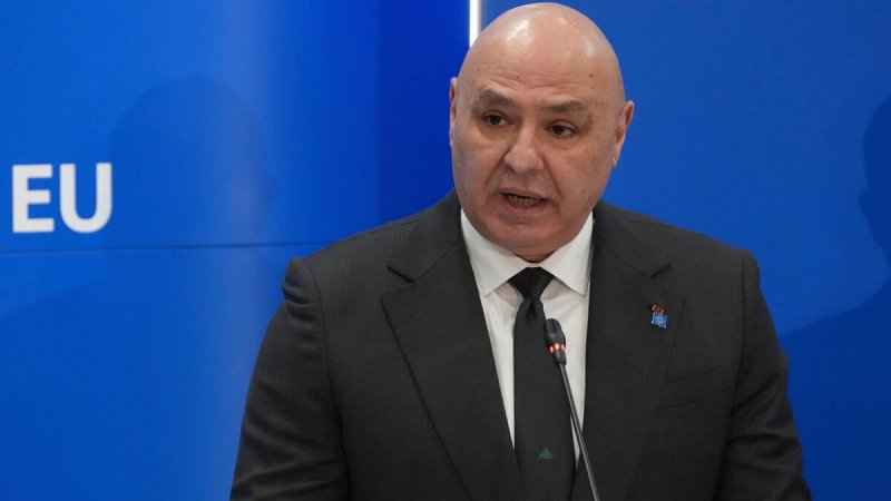 Lebanon’s president warns Iran to keep its distance