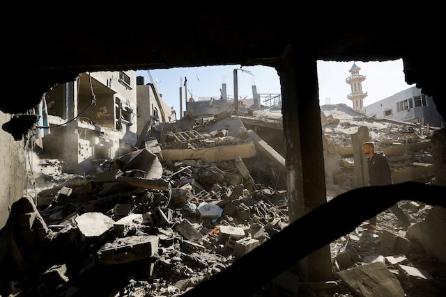 Israeli strike in Gaza kills seven people, including two women, medics say 
