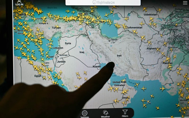  Iran closes airspace around Tehran
