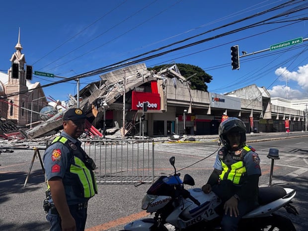 At least 5 dead as 7.8-magnitude earthquake hits southern Philippines -  VIDEO 