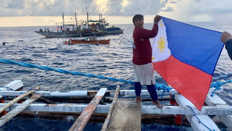 Philippines lifts tsunami warning