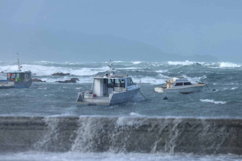 State of emergency declared as huge waves batter New Zealand capital -  VIDEO  