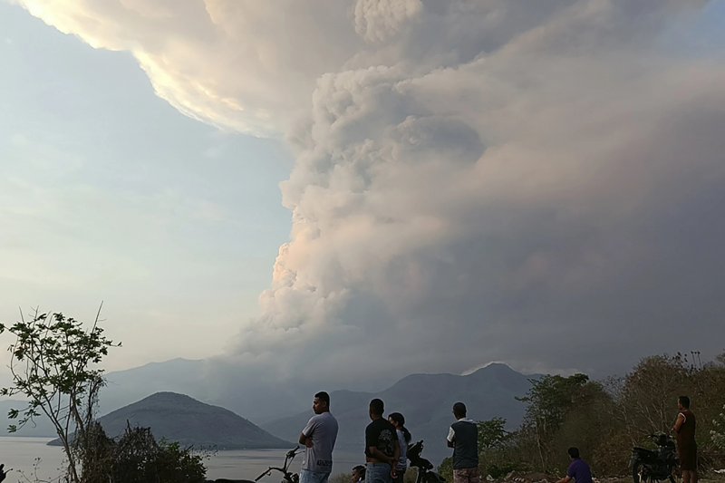  Indonesia volcano alert: Mount Lewotobi Laki-Laki remains highly active 