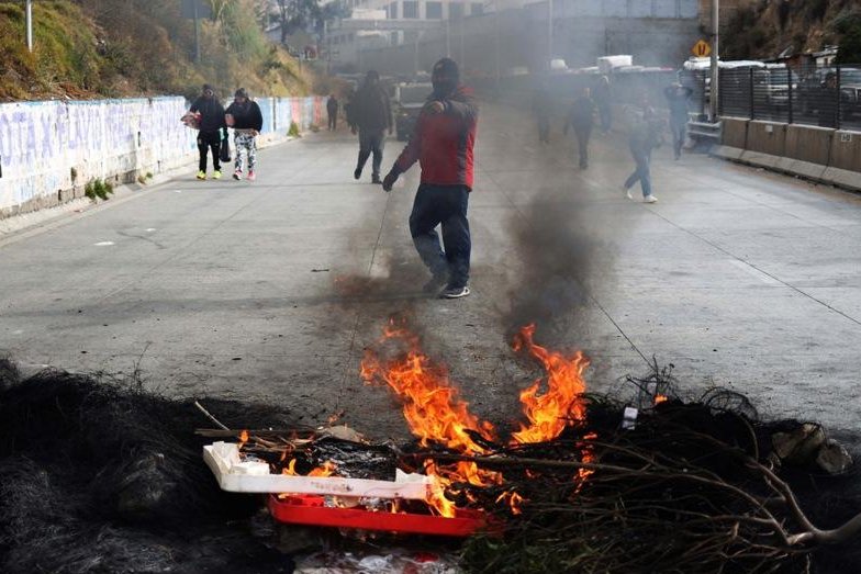 Bolivian demonstrators warn of actions near military facilities
