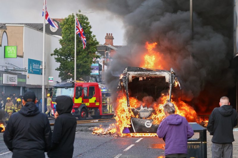 Protests erupt in Belfast after Sudanese suspect arrested in knife attack -  VIDEO 