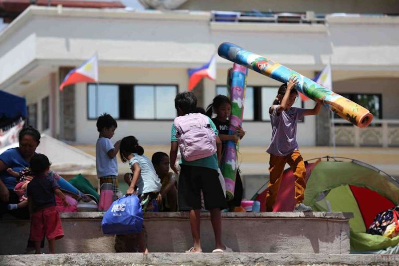 Aftershocks hinder rescue efforts after Philippines quake kills 45 -  VIDEO 