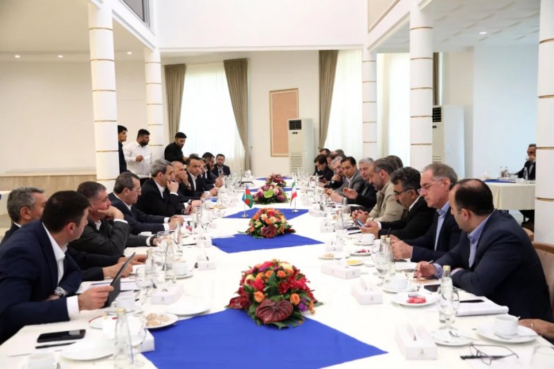 Azerbaijan and Iran sign protocol on cooperation in increasing freight transport