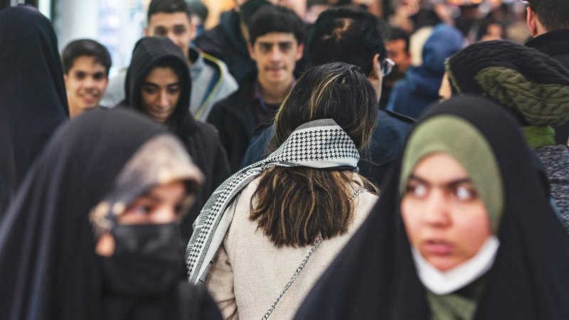 What is behind Iran's latest crackdown on ethnic minorities, activists and critics? 