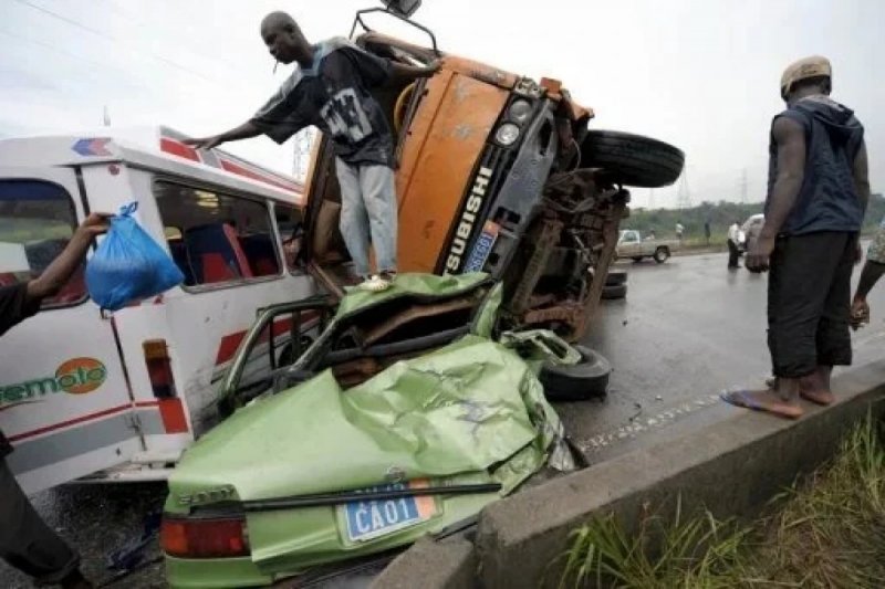 At least 8 dead, over 50 injured in Cote d'Ivoire bus-truck collision