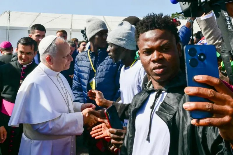 Pope renews support for migrants during Canary Islands visit
