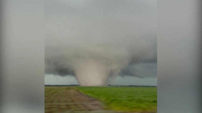 Tornadoes hit US Midwest; storm chaser digs man from rubble
