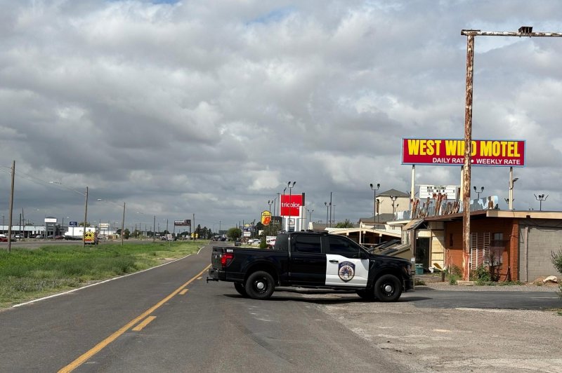 Texas shooting leaves one dead, 10 injured